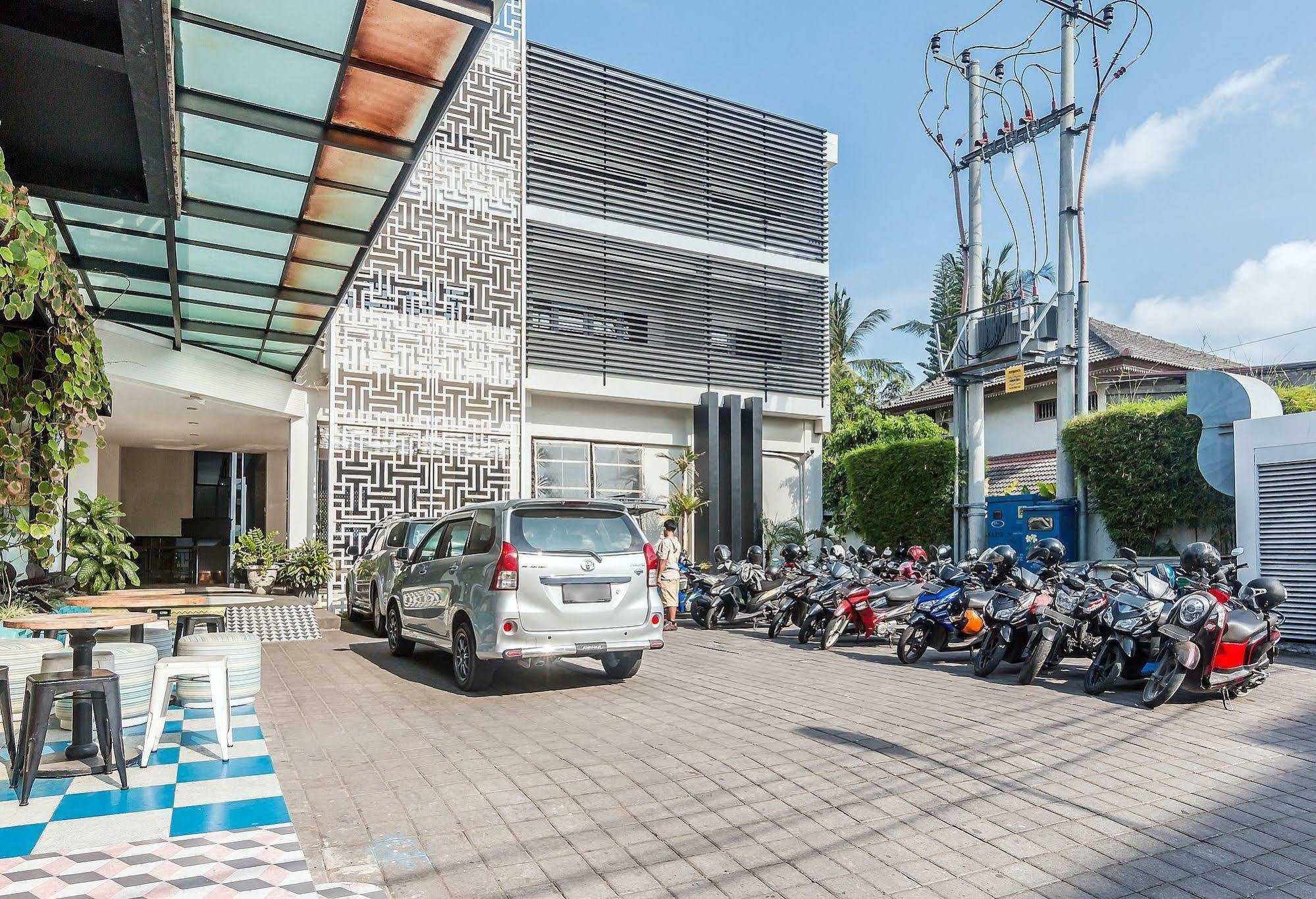 Zen Rooms Kuta Beach Poppies Lane Экстерьер фото