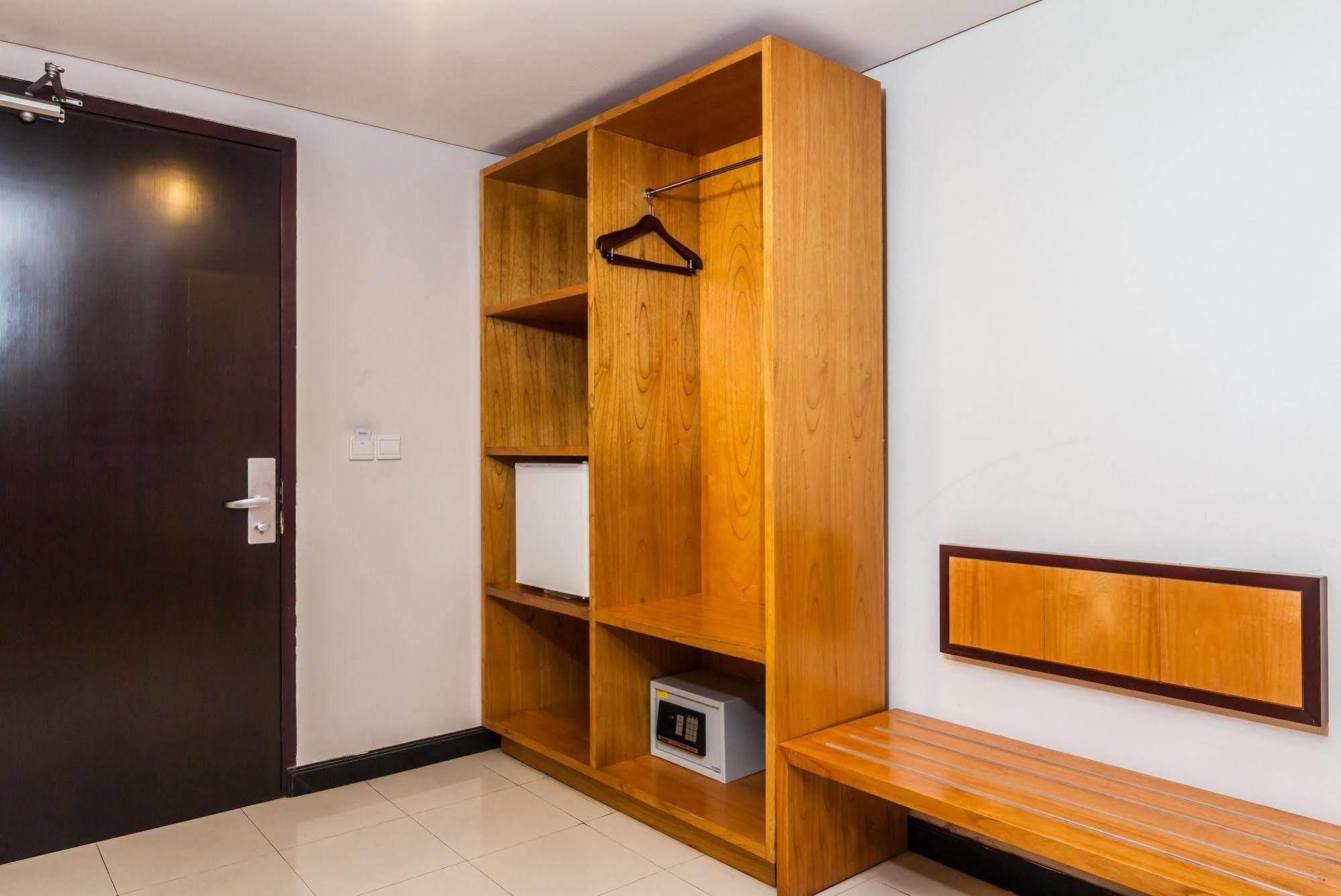 Zen Rooms Kuta Beach Poppies Lane Экстерьер фото