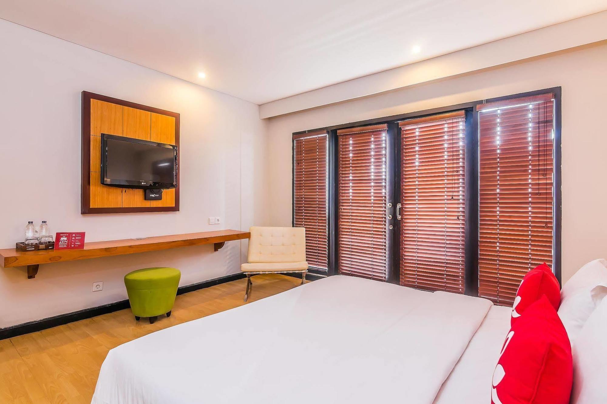 Zen Rooms Kuta Beach Poppies Lane Экстерьер фото