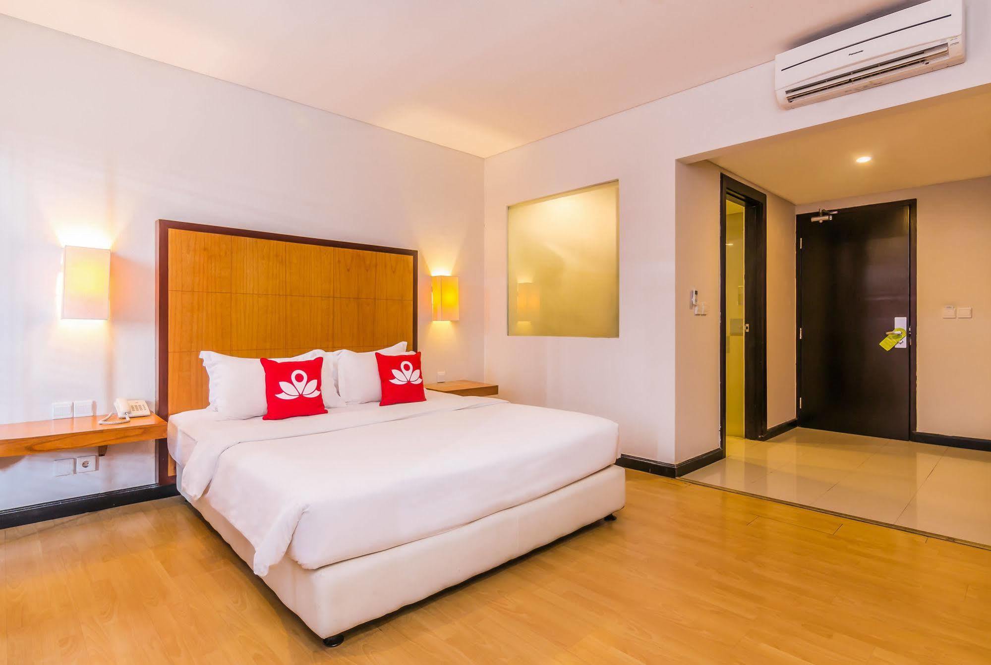 Zen Rooms Kuta Beach Poppies Lane Экстерьер фото