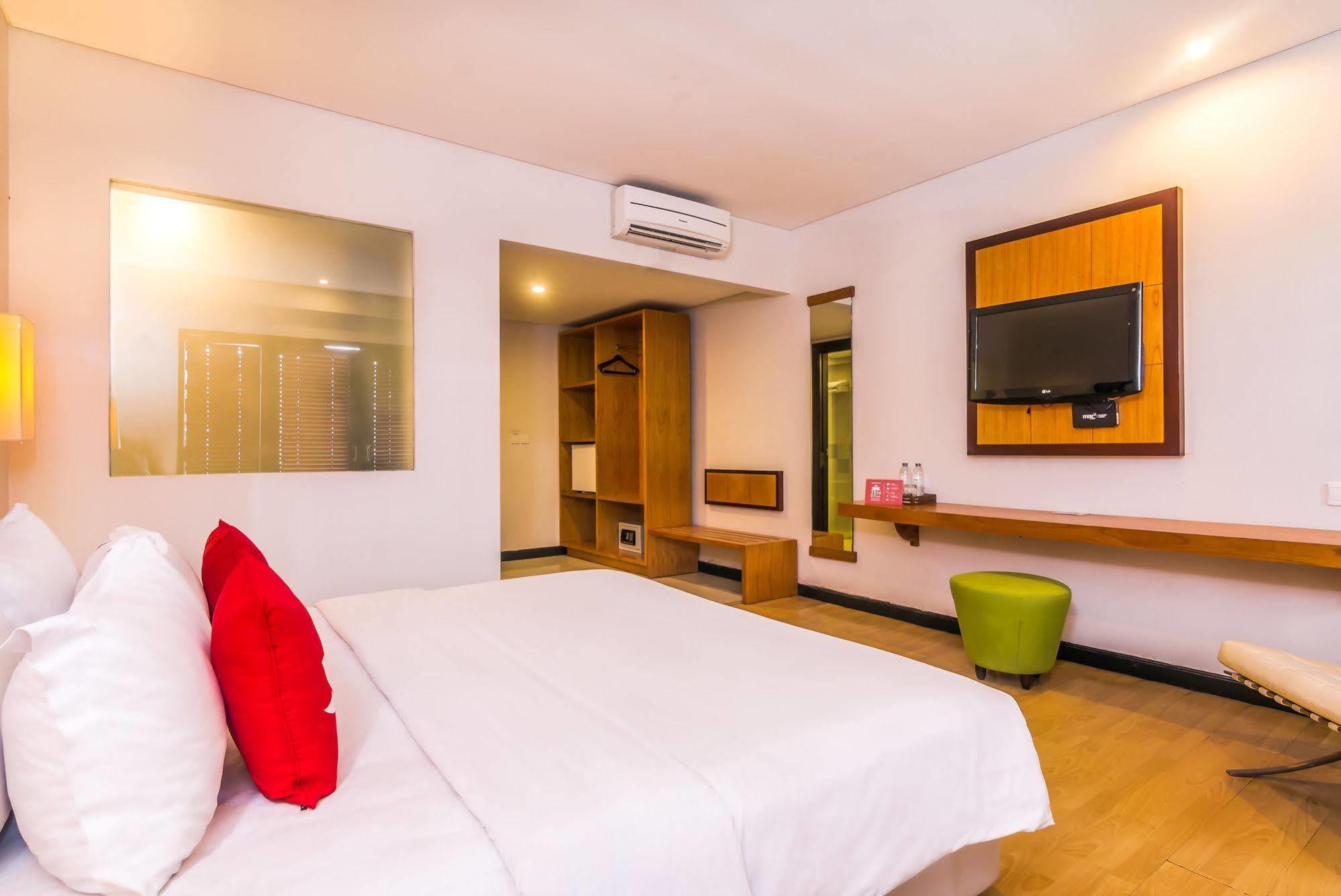 Zen Rooms Kuta Beach Poppies Lane Экстерьер фото