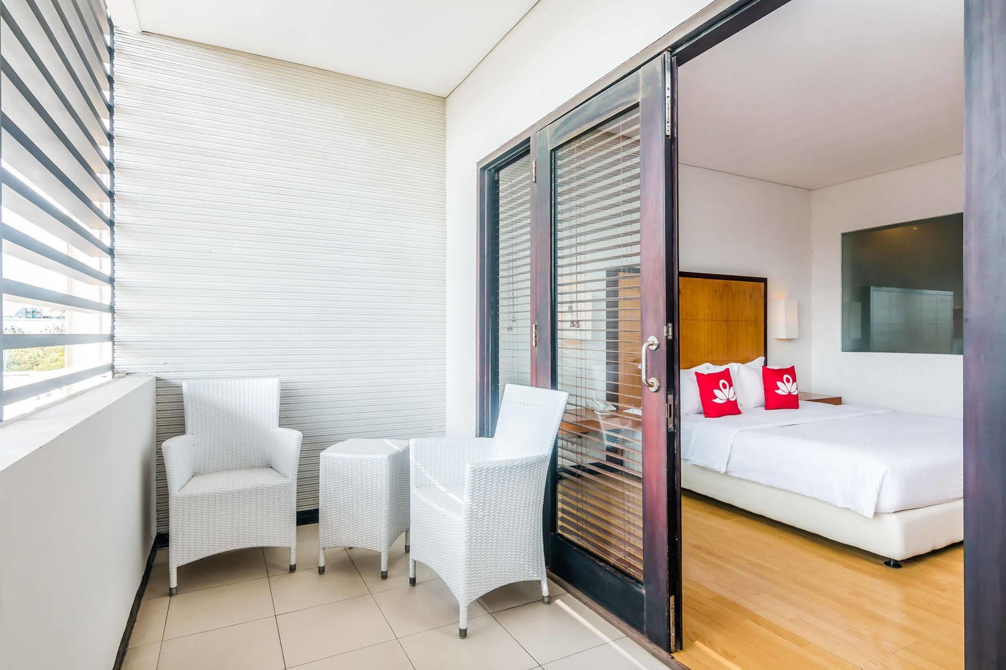 Zen Rooms Kuta Beach Poppies Lane Экстерьер фото